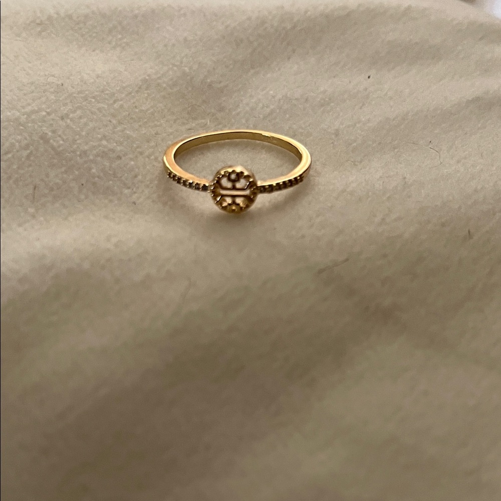 Elegant Gold-Tone fashion Ring NWOT